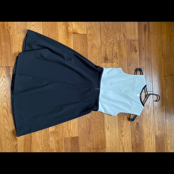 BRAND NEW BLACK AND WHITE TOMMY DRESS! - Picture 4 of 9